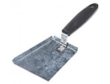 Скребок - лопатка с уголком, пластиковая ручка для чистки улья (оцинковка)